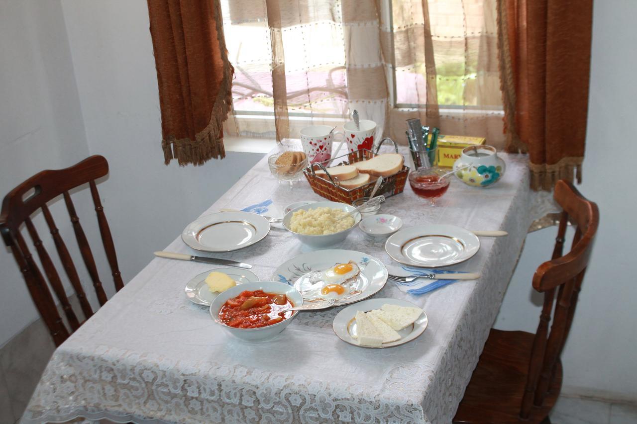 Tlt Guest House Telavi Bagian luar foto